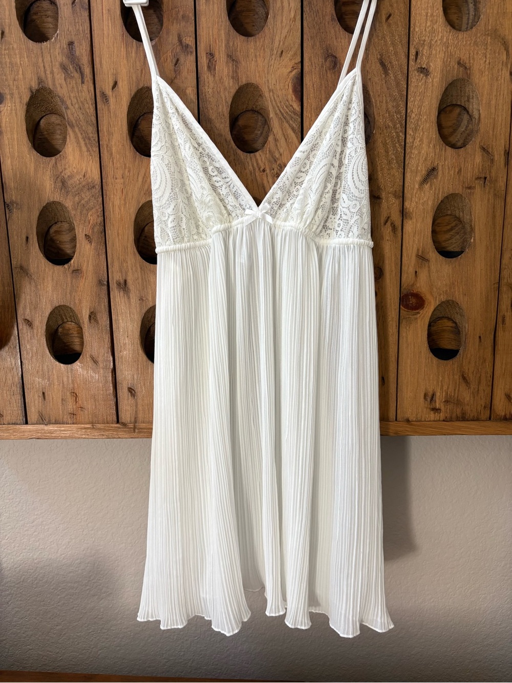 Flora Nikrooz White Lace-Top Pleated Slip